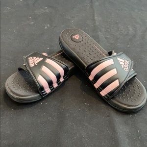 Black and pink adidas slides